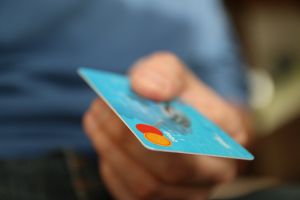 Valoarea tranzacţiilor cu cardurile de credit s-a dublat în ultimii patru ani